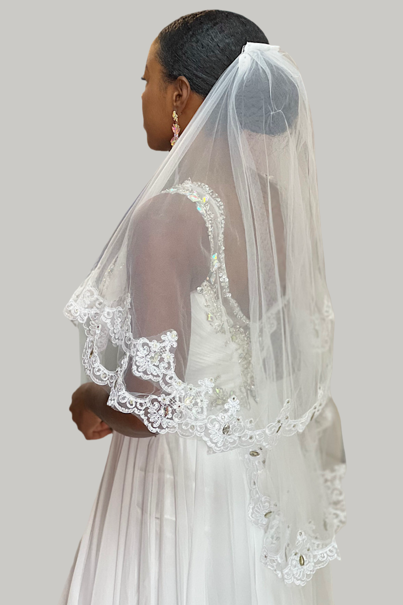 Off-White Lace Embroidered Veil